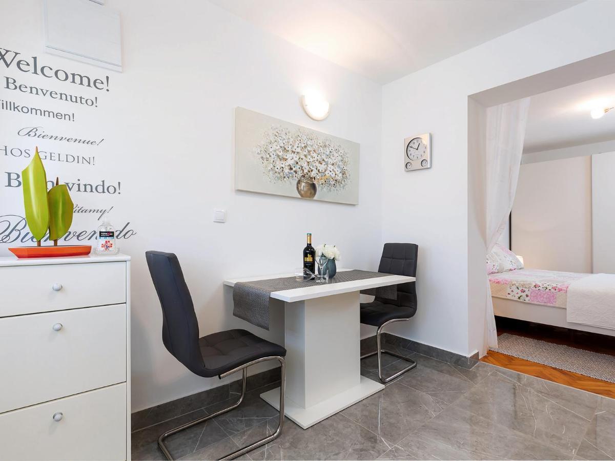 Apartment Manuel Porec Exterior photo
