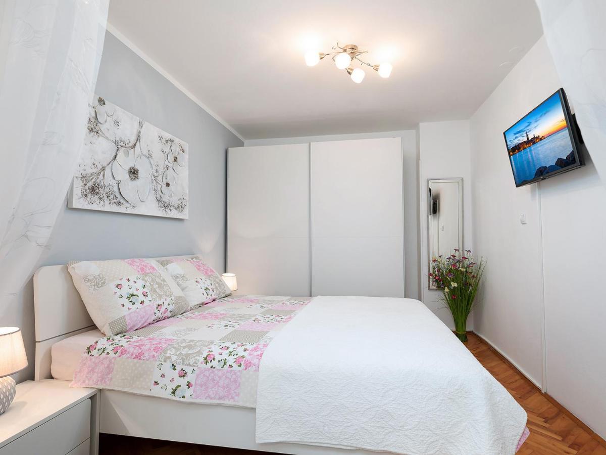 Apartment Manuel Porec Exterior photo