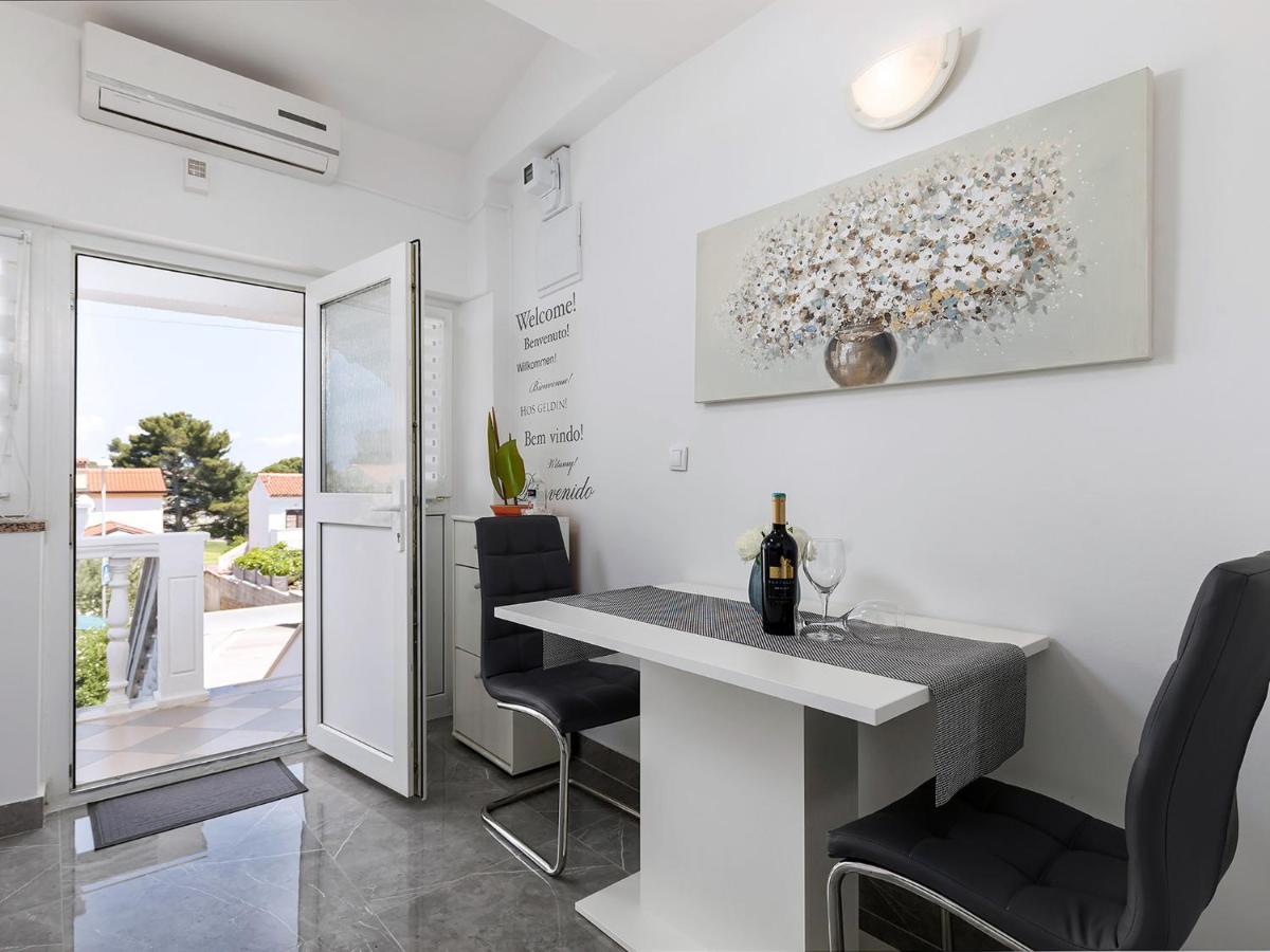 Apartment Manuel Porec Exterior photo